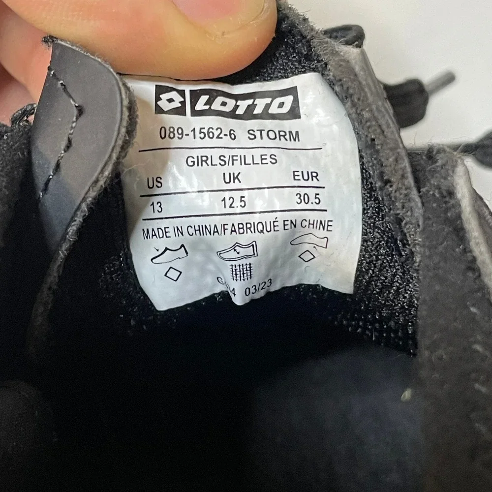 Lotto Storm Girls Size 13 Soccer Cleats Black Purple Football Shoes - Picture 2 of 7